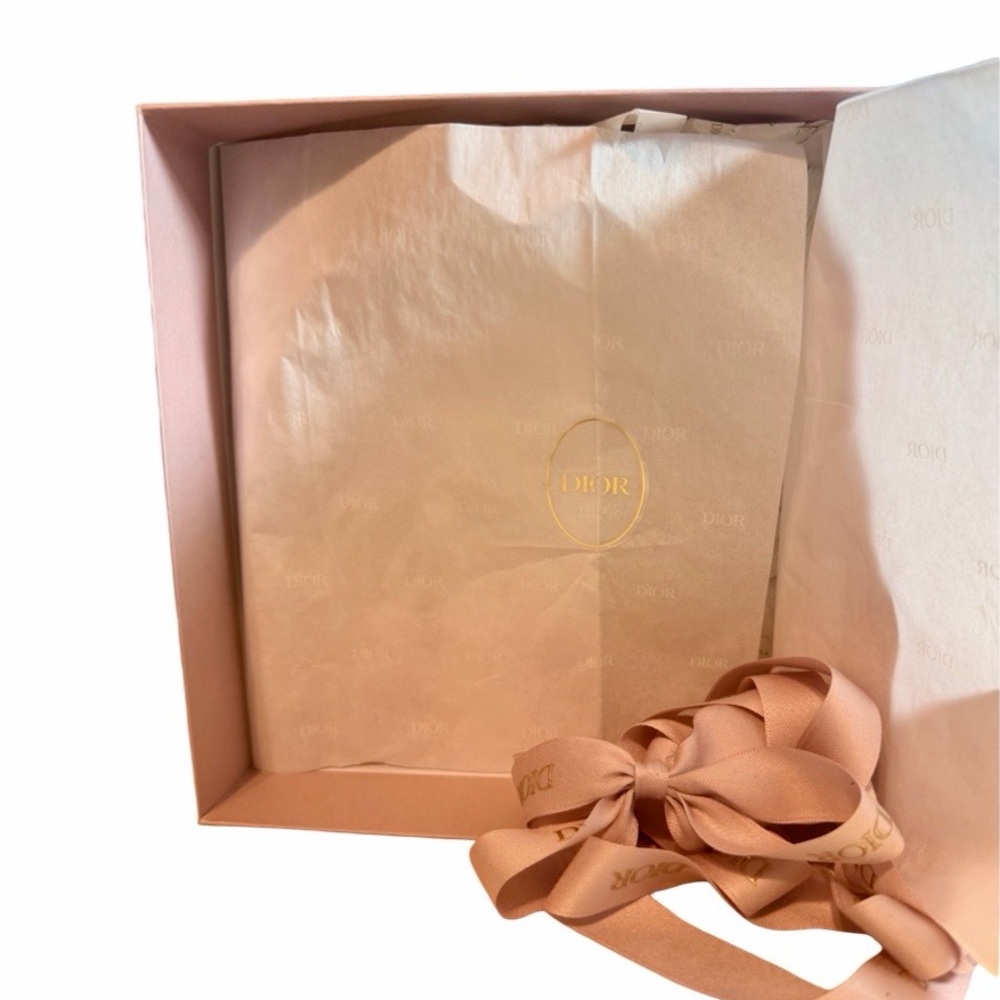 Christian Dior Floral Gift Box with Ribbon - Picture 2 of 3